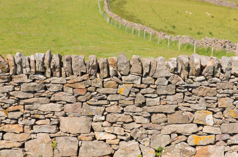 Mur en pierre sèche comment le monter et bien plus