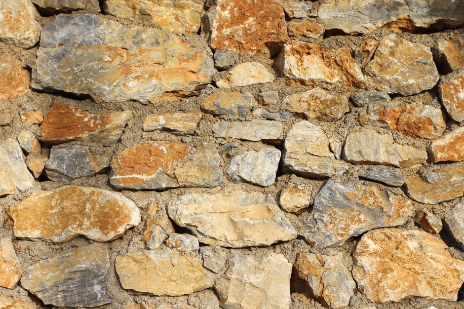 Comment monter (ou construire) un mur en pierre