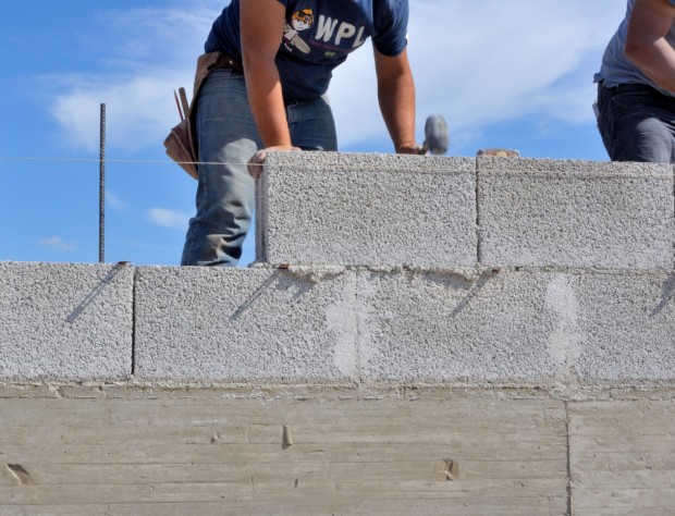 Mur En Parpaing Avantages Co T Et Les Tapes Pour Le Construire